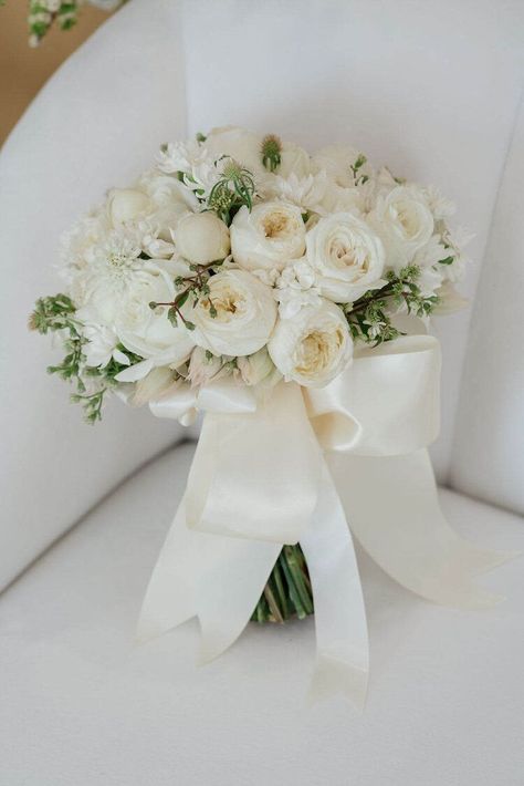 Pretty white and green bridal bouquet with trailing greenery by Eddie Zaratsian Lifestyle & Design Wedding Ideas Sage Green, Sage Green Wedding Ideas, White Bridal Bouquets, Rose Flower Colors, Bouquet With Greenery, Green Wedding Ideas, Biltmore Hotel, Round Bouquet, White Bridal Bouquet