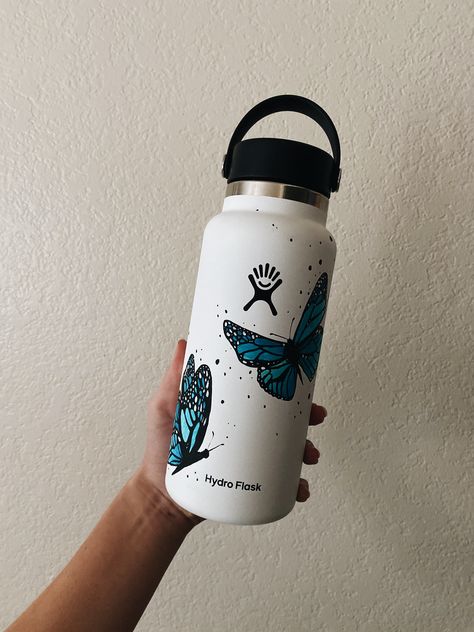 Water Bottle Painting, Water Bottle Art, Bottle Painting, Blue Butterfly, Bottle Art, Easy Paintings, Reusable Water Bottle, Water Bottle