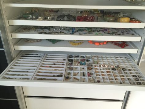 Storing jewelry etc so you can easily see and use it – cluttermonster (IKEA pax pullout with jewelry inserts for necklaces, pendants, pins, and rings) Ikea Jewelry Storage, Jewelry Storage Ideas, Ikea Closet Hack, Ikea Bedroom Storage, Ikea Small Spaces, Ikea Closet Organizer, Pax Closet, Master Closet Organization, Jewelry Organizer Drawer