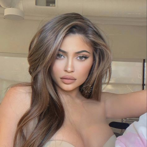 Hairstyles Brown, Jenner Hair, Kylie Jenner Hair, Honey Brown Hair, Brown Hair Looks, Brown Hair Inspo, Honey Blonde Hair, Blonde Hair Inspiration, Hair Inspiration Color