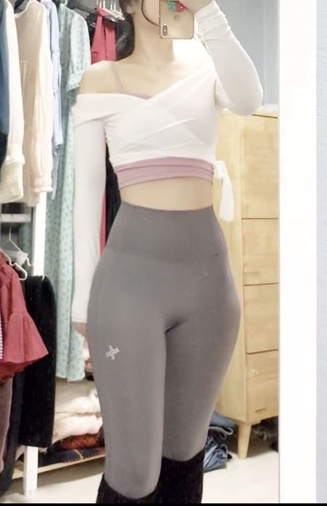 Kawaii Gym Outfits, Lululemon Psychic, Desired Body Ideas Aesthetic, Slim Pear Body Shape, Coquette Body, Balletcore Outfits, Pink Pilates Princess Outfits, Pink Pilates Princess Aesthetic, Pilates Princess Aesthetic