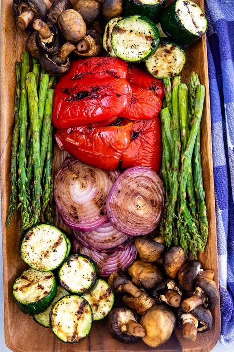 Grilled Fruits, Best Grilled Vegetables, Vegan Grilling Recipes, Grilled Romaine Salad, Grilled Vegetable Recipes, Avocado Pesto Pasta, Summer Bbq Recipes, Vegan Grilling, Summer Vegetables