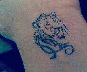 Lion Tottoo :) Exotic Flower Tattoos, Lion Tattoo Design, Leo Lion, Inspiration Tattoo, Big Cats Art, Blue Lion, Lion Tattoo, Exotic Flowers, Body Tattoos