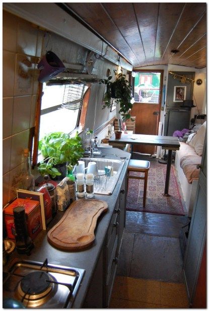 Houseboat Interiors Ideas (51) Houseboat Interiors, Small Houseboats, Canal Boat Interior, Narrowboat Interiors, Canal Barge, Boat House Interior, Boat Interior Design, Houseboat Living, Narrow Boats