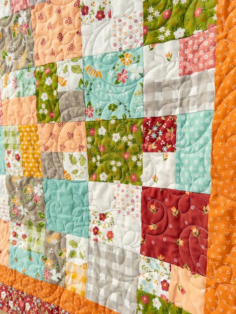 Free Charm Pack Quilt Pattern: Cottage Charm Quilt - Quilted Lullabies Quilt Patterns With Charm Packs, Charm Pack Baby Quilt, Charm Pack Patterns, Charm Pack Quilt Patterns, Free Quilt Tutorials, Charm Square Quilt, Charm Pack Quilt, Charm Pack Quilts, Bright Quilts