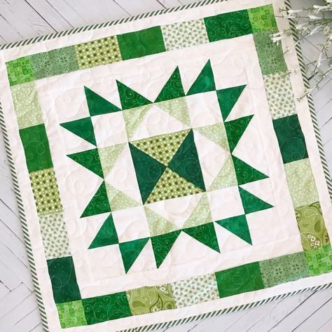 Fort Worth Fabric Studio Quilting Blocks Patterns, Irish Quilt, Stars Table Topper, Green Quilts, Table Topper Patterns, Quilting Blocks, Quilted Table Toppers, Holiday Quilts, Green Quilt