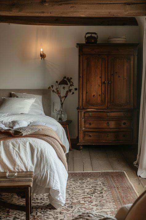 Retreat to a rustic cottage haven with 40 bedroom ideas curated for timeless tranquility. Discover the art of blending vintage touches and minimalist accents, creating a space that embodies warmth, comfort, and simplicity for a harmonious escape. #RusticCottageRetreat #BedroomIdeas #TimelessTranquility Bedroom Renovation Ideas, Cozy Bedroom Decor Ideas, Cozy Bedroom Decor, Vintage Bedroom Ideas, Country Style Bedroom, Vintage Bedroom Decor, Bedroom Hacks, Cottage Retreat, Cottage Interior