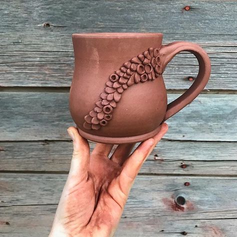 For #mugshotmonday I decided to go back to what I really love - adding lots of texture and life to mugs 😍 - - - #texture… Pottery Supplies, Ceramic Texture, Handmade Mug, Slab Pottery, Clay Mugs, Wheel Thrown Pottery, Pottery Techniques, Diy Pottery, Thrown Pottery