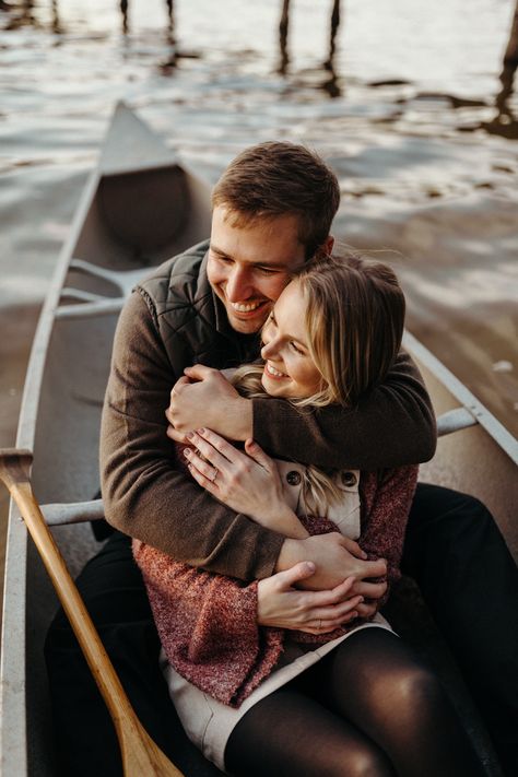 Canoe Photoshoot Ideas, Kayak Engagement Photos, Engagement Photos Canoe, Couple Canoe Pictures, Canoe Couples Photoshoot, Canoe Engagement Pictures, Canoe Photoshoot, Fishing Engagement Photos, Canoe Pictures