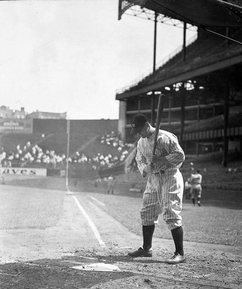 Major League Baseball Stadiums, Strong Guy, Ny Baseball, Lou Gehrig, Baseball Park, High School Baseball, Baseball Pictures, Home Plate, Baseball Art