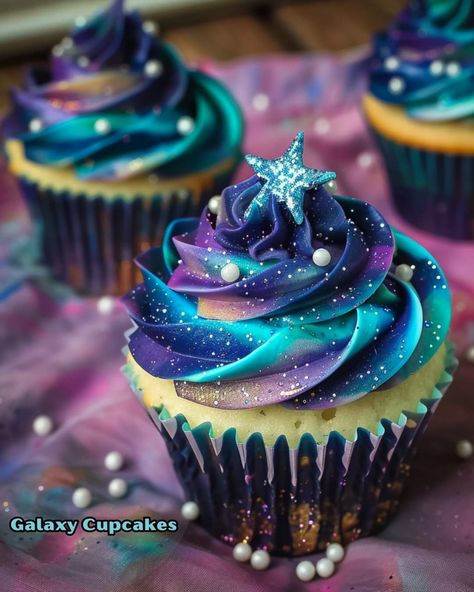 Avatar Cupcakes Ideas, Galaxy Cupcake Ideas, Galaxy Cake Birthday, Astronaut Cupcakes, Galaxy Cake Ideas, Space Themed Cupcakes, Moon Cupcakes, Homemade Butterbeer