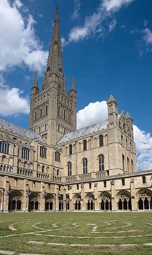 Norwich Cathedral English Cathedrals, Norwich England, Norwich Cathedral, Norwich Norfolk, Cathedral Architecture, Norwich City, Religious Architecture, Old Churches, Country Church