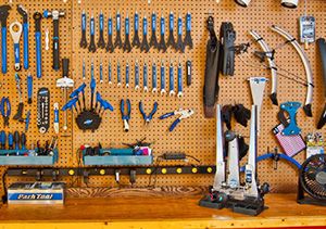 Bicycle Restoration, Bicycle Workshop, Bike Workshop, Bicycle Garage, Garage Organisation, Bicycle Tools, Bike Room, Garage Bike, Park Tool