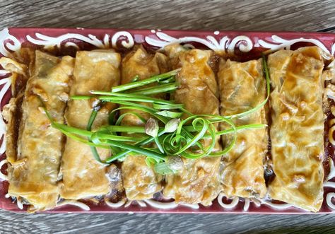 Another dim sum favorite, steamed bean curd rolls. For this recipe, I don't steam the beancurd rolls but braise them directly in the sauce which results in more flavorful rolls. I also add the bamboo strips and shredded woodear mushrooms separately from the filling to ensure that each bite has some crunch! These braised bean curd rolls (fu pei guen) are adapted from several relative's recipes. See video for tips. Woodear Mushrooms, Bean Curd Skin, How To Make Beans, Shitake Mushroom, How To Cook Beans, Pork Meat, Bean Curd, Chinese Cooking, Dim Sum