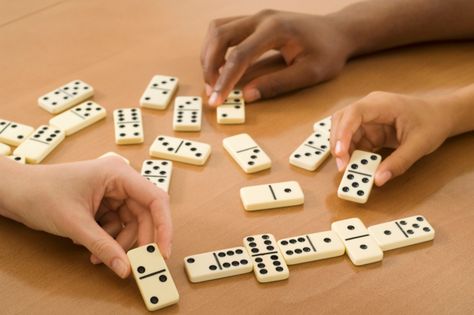 How To Play Dominoes, Foot Games, Domino Games, Kid Projects, Dominoes Set, Group Games, Brain Games, Dice Games, Main Game