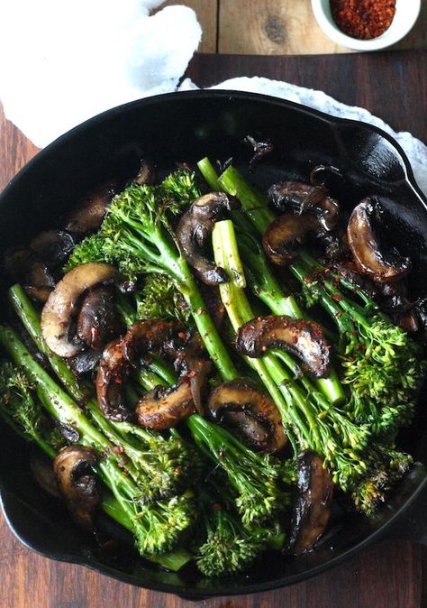 Roasted Broccolini with Mushrooms in Balsamic Sauce Broccoli And Mushrooms, Balsamic Sauce, Roasted Broccolini, Easy Asian Recipes, Diet Vegetarian, Side Recipes, Vegetarian Meals, Veggie Dishes, Vegetable Side Dishes