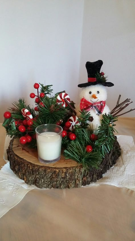 Takken Decor, Christmas Candle Decorations, Christmas Flower Arrangements, Christmas Centerpieces Diy, Holiday Table Decorations, Diy Christmas Decorations Easy, Christmas Arrangements, Holiday Crafts Christmas, Easy Christmas Diy