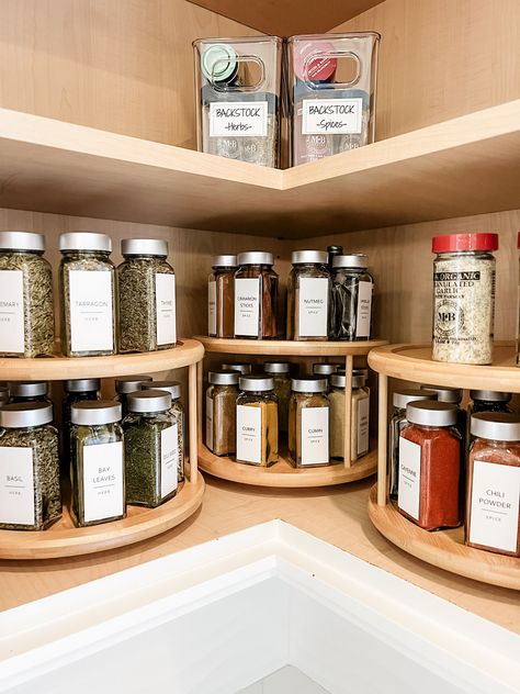 Two images of the inside of a kitchen cabinet. The images show spices in jars organized onto three separate two tier turntables. Spice Lazy Susan, Spice Organizer Ideas, Seasoning Cabinet Organization, Kitchen Cabinets Organization Spices, Lazy Suzanne Organization Ideas, Kitchen Spices Storage Ideas, Pantry Spice Organization, Kitchen Lazy Susan Organization, Spice Organization Diy