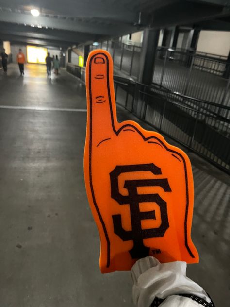 Giants game, foam finger, photo inspo, aesthetic Finger Photo, Photo Inspo Aesthetic, Gf Breakfast, Foam Finger, Giant Games, Sf Giants, Wallpaper Pictures, Laptop Wallpaper, San Francisco Giants