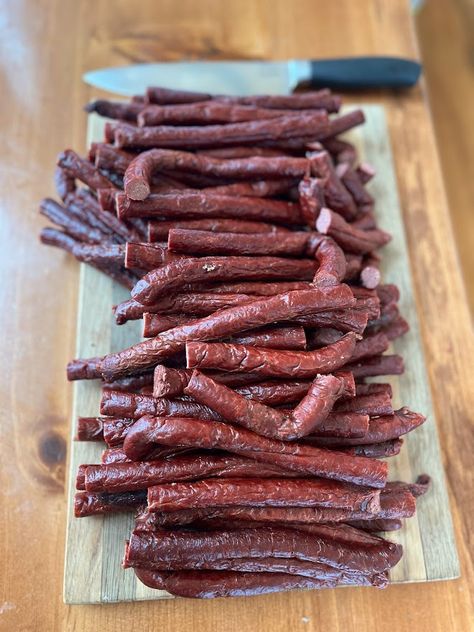 Deer Pepperoni Recipe, Deer Sticks Recipe, Deer Snack Sticks Recipe, Venison Sticks Recipe, Venison Pepperoni Recipes, How To Make Venison Jerky, Smoked Venison Jerky Recipe, Hunting Snacks, Honey Bbq Venison Snack Sticks