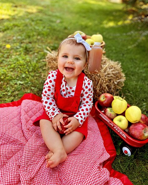 Apple fall baby toddler photoshoot ideas Apple Photoshoot Baby, Baby Apple Photoshoot, Apple Photoshoot, Toddler Photoshoot Ideas, Baby Apple, Toddler Photoshoot, Milestone Pictures, Theme Pictures, Toddler Photos