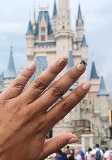 Easy Diy Disney Nails Simple, Disney Nails For Adults, Disney Accent Nails, Light Pink Disney Nails, Simple Disney Nails Dip, Disney Natural Nails, Plain Disney Nails, Cute Short Disney Nails, Summer Mickey Nails