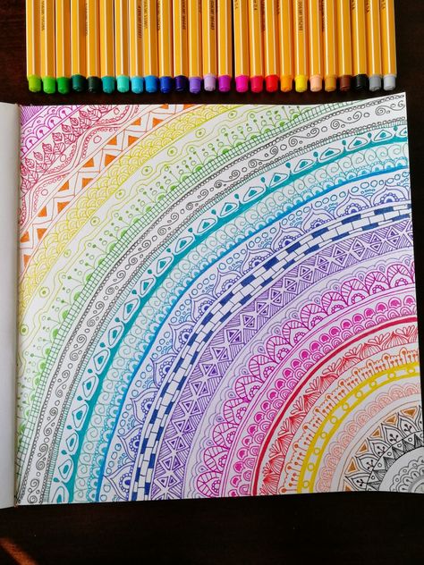 Rainbow Mandala Art, Rainbow Zentangle, Zen Mandala, Zentangle Doodles, Mandala Inspiration, Mandala Ideas, Circle Designs, Planner Doodles, Easy Mandala Drawing