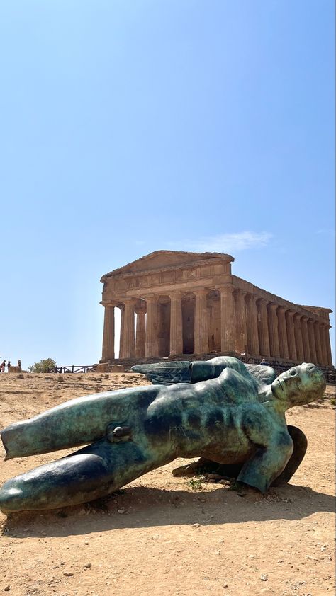 #vallei #temple #history #greek #sicily #agrigento  #beautiful #art #artwork #summer #sunny #south #italy #italytravelinspiration #italytrip Sicily Italy Aesthetic, Agrigento Sicily, South Italy, Foto Fake, Greek Temple, Palermo Sicily, Italy Aesthetic, Sicily Italy, Art Aesthetic