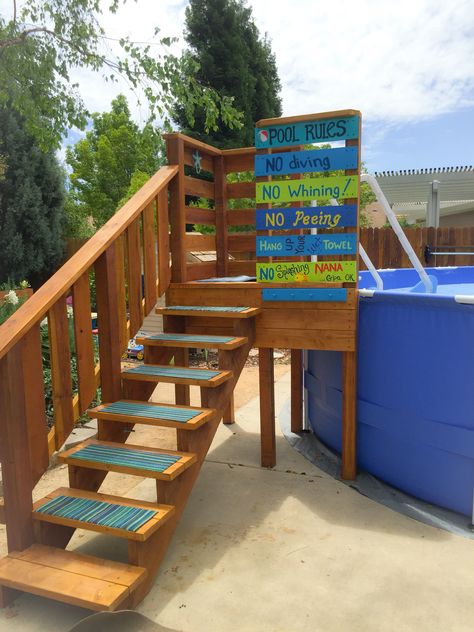 Above ground pool entry deck. With towel rack and storage hooks. Pallet Pool, Pool Deck Plans, Pool Storage, Pool Landscaping Ideas, Best Above Ground Pool, Swimming Pool Decks, Pool Hacks, Pool Deck Ideas, Swimming Pool Landscaping