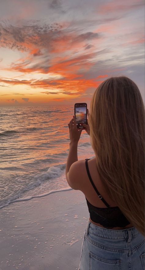 Pictures To Recreate At The Beach, Beach Instagram Photos, Wallpaper Silly, Florida Fits, Iphone Wallpaper Summer, Summer Iphone Wallpaper, Summer Wallpaper Iphone, Beach Vacation Pictures, Insta Story Ideas