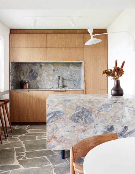 The Design Files – Avoiding The Coastal Cliché, With Mid Century Flair. Photo – Sean Fennessey. Styling – Studio Esteta. Crazy Paving, Latest Interior Design Trends, 21 Grams, Dekorasi Kamar Tidur, Kitchen Marble, Kitchen Trends, The Design Files, Cheap Decor, Design Living