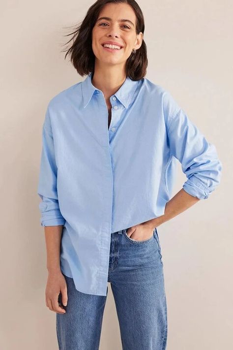 Women Blue Shirt Outfit, Blue Oxford Shirt Outfit Women, Oversized Blue Shirt Outfit, Blue Shirt Outfits Women, Oxford Shirt Women Outfit, Light Blue Shirts Women, Light Blue Shirt Outfit, Oxford Shirt Outfit, Blue Shirt Outfit