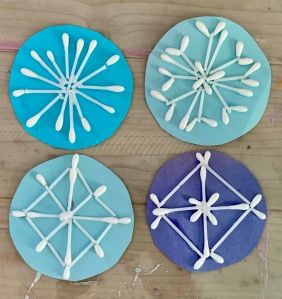 Cotton Swab Snowflake, Stem Snowflakes, Q Tip Snowflakes, Qtip Snowflake Craft, Qtip Snowflakes, Snowflakes For Kids, January Craft, Homeschool Art Projects, Project For School