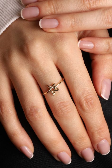 Elegant Gold Star Knot Ring, Dainty 14k Gold Starry Band, Minimalist Modern Jewelry for Women, Perfect Gift for Special Occasions Modern Gold Ring Design For Women, Gold Ring Designs Unique For Women, Daily Wear Gold Rings For Women, Rings For Women Daily Wear, Daily Wear Rings, Star Knot, Modern Gold Ring, Couple Ring Design, Gold Finger Rings