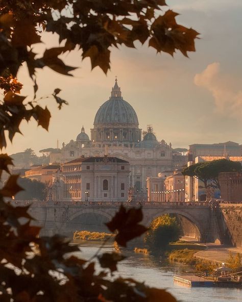 Nature Architecture, Italy Aesthetic, Vatican City, Beautiful View, City Aesthetic, Beautiful Architecture, Beautiful Buildings, Pretty Places, Rome Italy