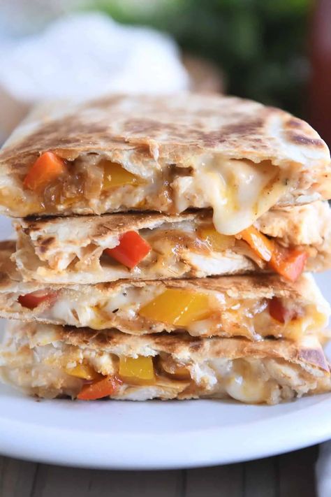 Best Chicken Quesadillas, Chicken Quesadillas Recipe, Mels Kitchen, Chicken Quesadilla Recipe, Vegetable Dumplings, Queso Cheddar, Healthy Yogurt, Quesadilla Recipes, Chicken Quesadillas