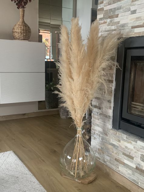 Pampas Floor Arrangement, Feathers In Vase Living Rooms, Floor Vase With Pampas, Big Glass Vase Decor, Big Vases Decor Living Room, Large Vases Decor Ideas, Birch Tree Decor Christmas, Feather Vase, Interior Design Principles