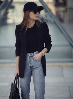 Outfits High Waisted Jeans, Women Winter Outfits Casual, Black Cap Outfit, Chic Street Wear, Casual Outfits For Winter, High Waisted Jeans Black, Women Winter Outfits, Winter Outfits Casual, Winter Outfits For Women