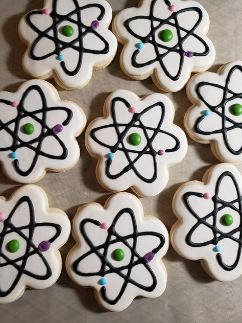 Chemistry Desserts, Science Cake Pops, Science Cupcakes Ideas, Science Club Activities, Science Cookies, Lab Week Ideas, Lab Party, Science Cake, Biology Jokes