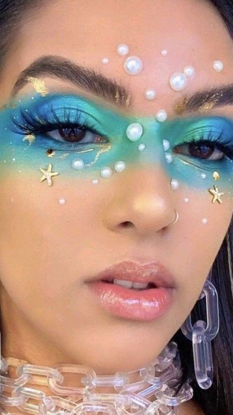 Shark Costume Makeup, Shark Inspired Makeup, Sea Eye Makeup, Rainbow Fish Makeup, Fish Makeup Looks, Mermaid Aesthetic Makeup, Simple Mermaid Makeup, Shark Photoshoot, Easy Mermaid Makeup