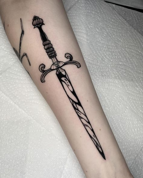 Dagger by @noodles_tattoo 🗡️ To book your tattoo with Archie in Hammersmith contact him directly: ✖️ @noodles_tattoo ✖️ @hammersmith_tattoo_london #tattoo #dagger #daggertattoo #londontattoo #tattoolondon #hammersmith #hammersmithtattoo #london Dagger Tattoo Forearm, American Traditional Dagger Tattoo, Dagger Tattoos, Dagger Drawing, Traditional Dagger Tattoo, Traditional Dagger, Knife Tattoo, Spooky Art, London Tattoo