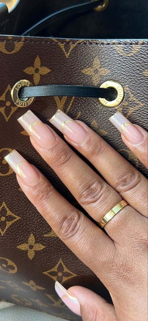 French tip with gold outline Half Moon Nails, Nails Minimalist, Nails Care, Minimalist Nails, Nail Tips, Stylish Nails, Makeup Nails, Nail Inspo, Nail Care