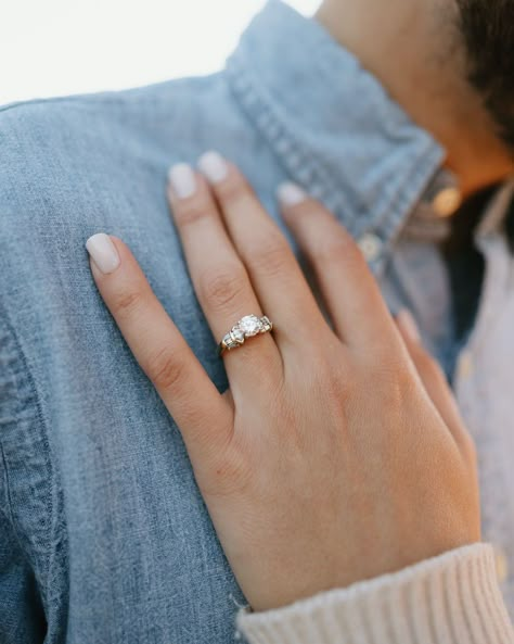 Save The Date Ring Photo Ideas, Engagement Photos Close Up Ring Shots, Showing Off Engagement Ring Photo Ideas, Ring Close Up Photography, Engagement Shoot Poses Ring Shots, Up Close Engagement Photos, Engage Announcement, Engagement Ring Detail Shots, Detail Engagement Photos