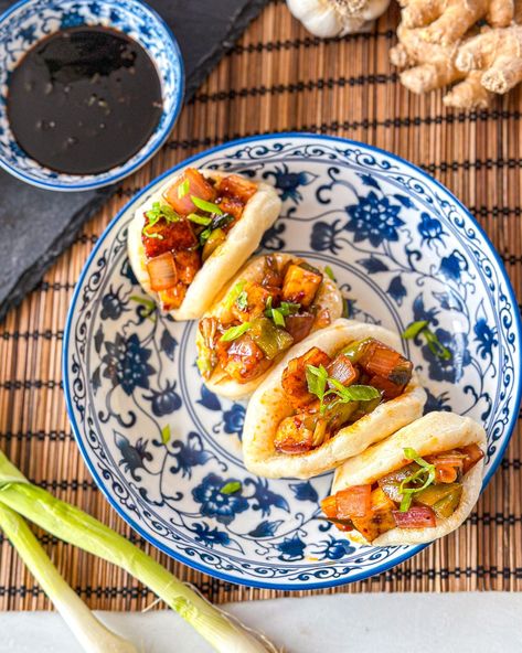 Snacky Lunches, Schezwan Paneer, Bao Recipe, Veg Roll, Steamed Bao Buns, Steamed Bao, Schezwan Sauce, Vietnamese Spring Rolls, Red Chili Sauce