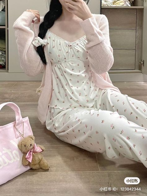 Couqutte Pajamas, Cute Outfits For Home, Pink Pajamas Aesthetic, Cute Pajamas Aesthetic, Girly Pjs, Cool Pyjamas, Pajama Aesthetic, Aesthetic Pjs, Pj Aesthetic