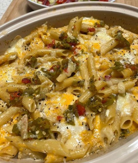 Green Chili Mac And Cheese, Pasta Bake Easy, Chili Mac And Cheese, Chili Mac, Cheese Baked, Baked Pasta, Macaroni N Cheese Recipe, Pasta Ingredients, Green Chili