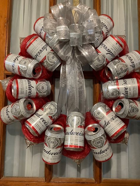 Beer Can Wreath Diy, Beer Can Wreath, Beer Can Christmas Tree, Can Wreath, Beer Christmas, Chocolate Tree, Beer Cap, Christmas Party Themes, Budweiser Beer