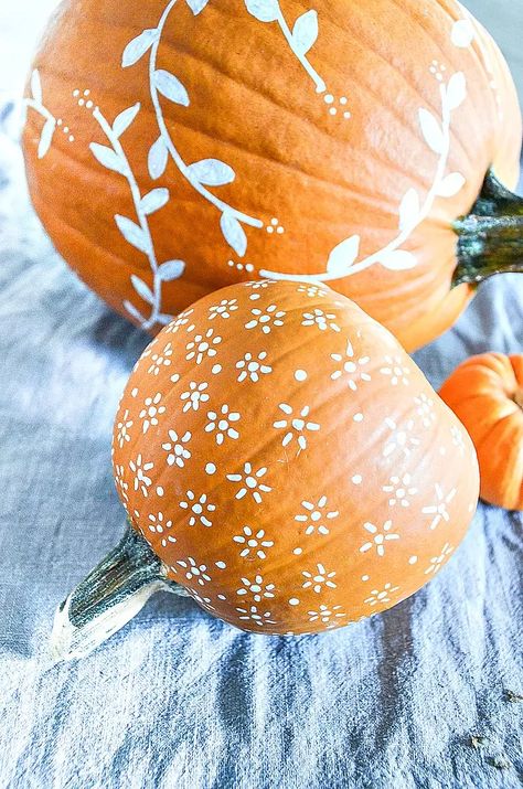 WHITE PAINTED PUMPKIN DIY - StoneGable Clever Pumpkin Painting Ideas, White Pumpkin Painting Ideas, Patchwork Pumpkins, White Pumpkin Painting, Types Of Pumpkins, Creative Pumpkin Painting, Pumpkin Diy, Hand Painted Pumpkin, Disney Pumpkin