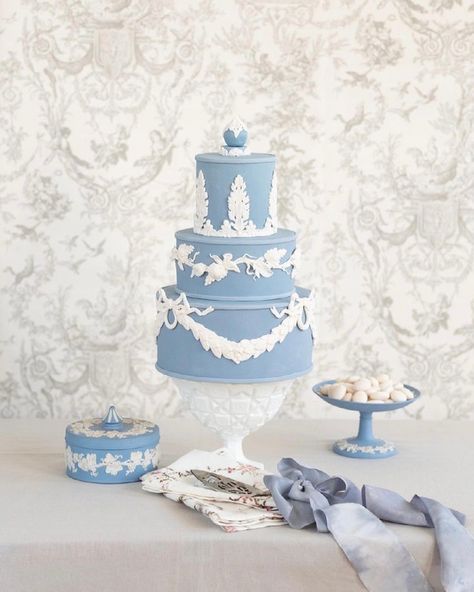 Cake Trends For 2023, Wedding Cake Trends, Artist Cake, Wedgewood Wedding, Cake Trends, Cool Wedding Cakes, Cake Icing, Dreamy Wedding, Cake Decorating Techniques