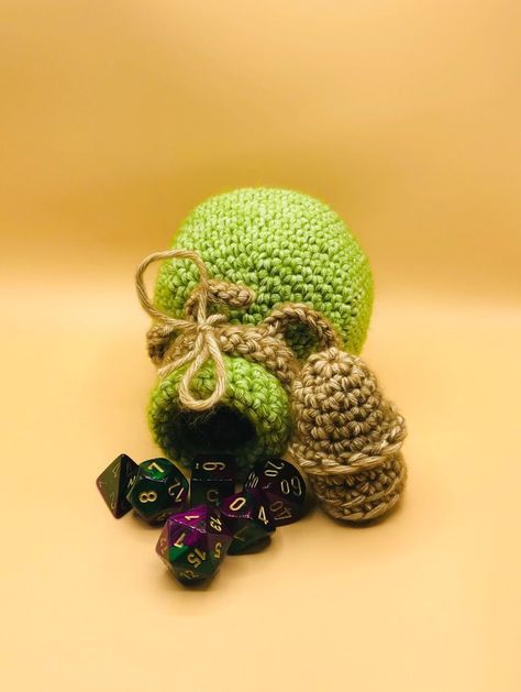 Dice Bag Crochet Pattern, Bag Crochet Pattern, Geek Crafts, Bag Pattern Free, Crochet Shop, Dice Bag, Potion Bottle, Diy Crochet Projects, Bag Crochet